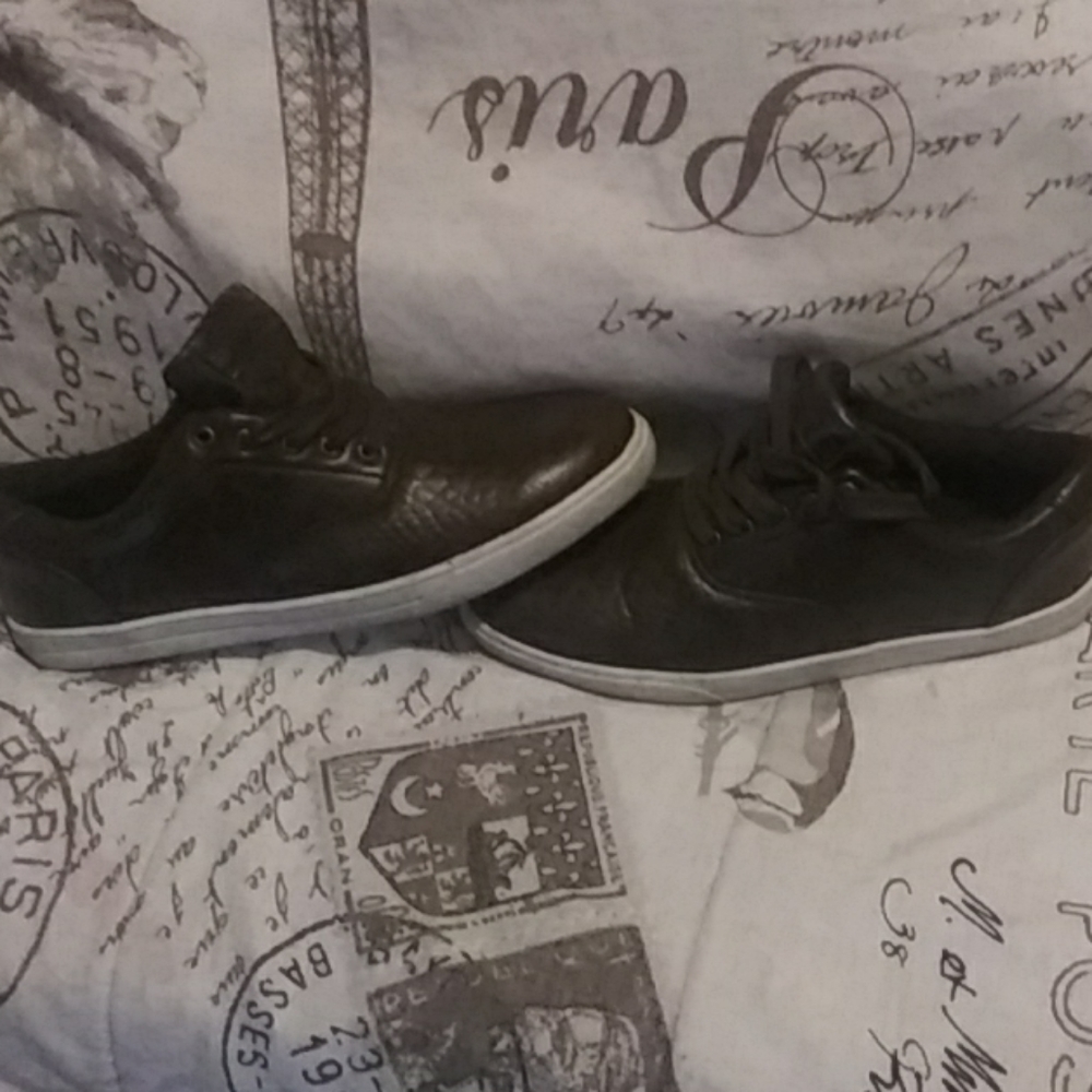 A pair of Sean John